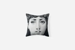 Fornasetti Kudde* Kuddar